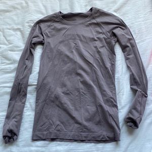Lululemon Swiftly long sleeve, size 6, full length (not cropped)